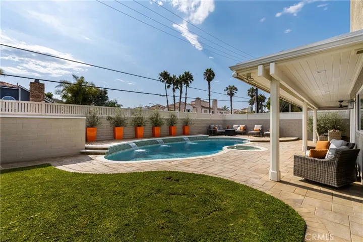 6822 Presidente Drive, Huntington Beach, California 92648