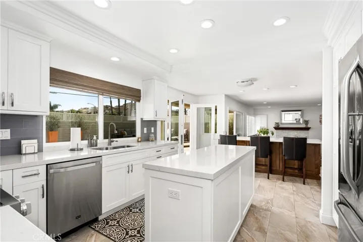 6822 Presidente Drive, Huntington Beach, California 92648