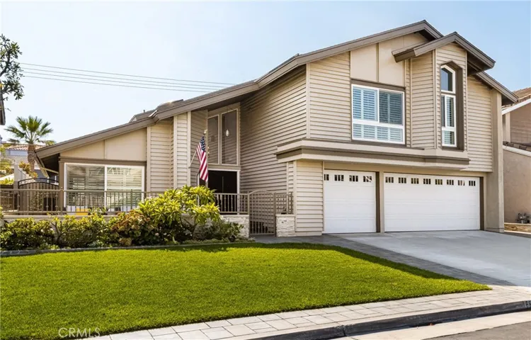 6822 Presidente Drive, Huntington Beach, California 92648