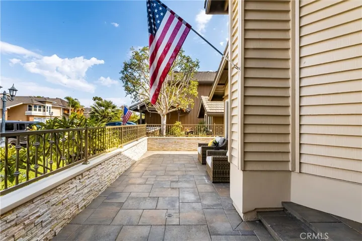 6822 Presidente Drive, Huntington Beach, California 92648