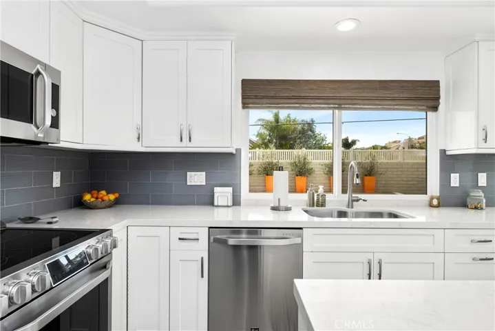6822 Presidente Drive, Huntington Beach, California 92648