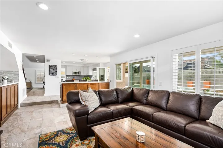 6822 Presidente Drive, Huntington Beach, California 92648