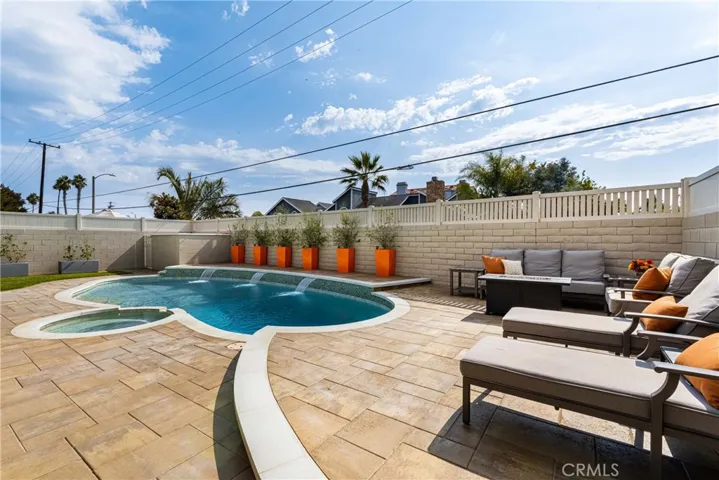 6822 Presidente Drive, Huntington Beach, California 92648
