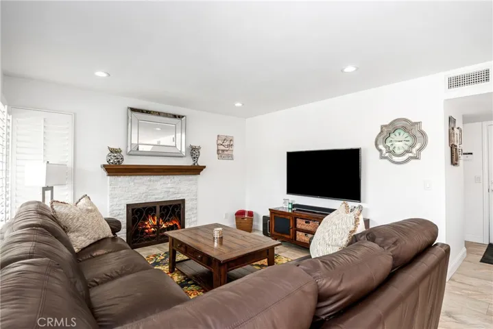6822 Presidente Drive, Huntington Beach, California 92648