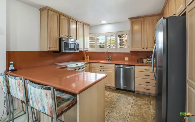 2521 N Whitewater Club Drive B, Palm Springs, California 92262