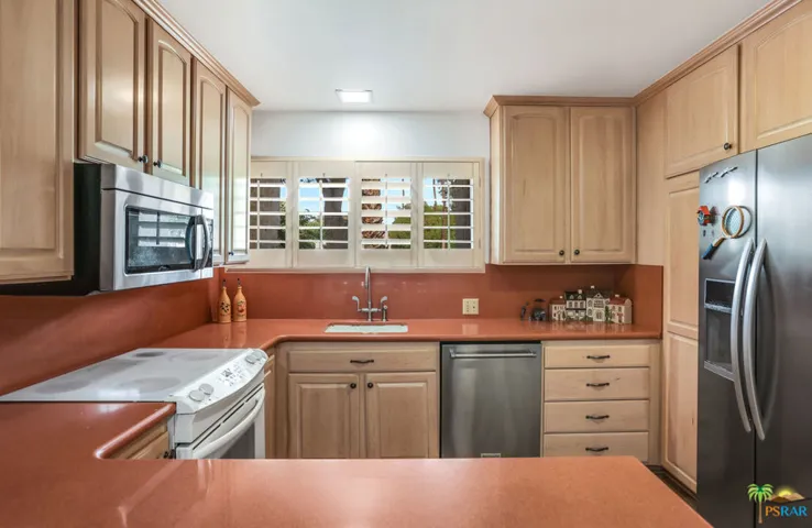 2521 N Whitewater Club Drive B, Palm Springs, California 92262