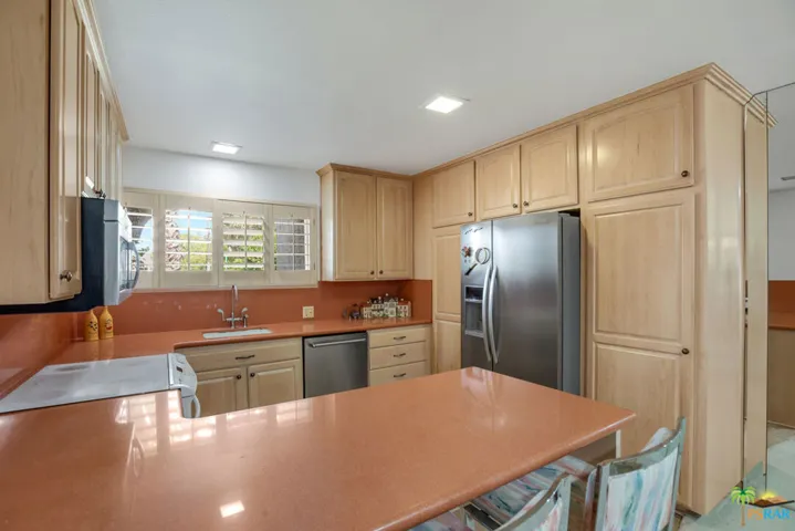 2521 N Whitewater Club Drive B, Palm Springs, California 92262