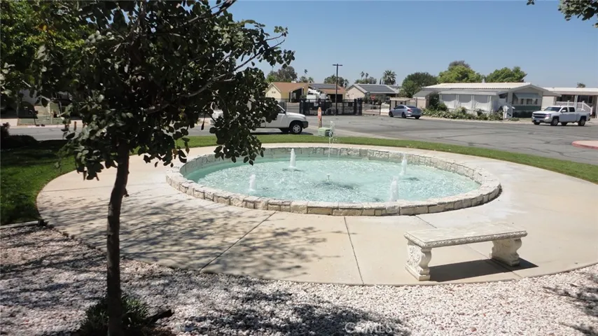 Community Offers many amenities and activities for Owners