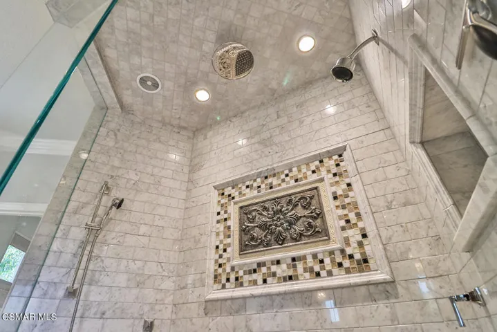 oMain Bedroom Suite13