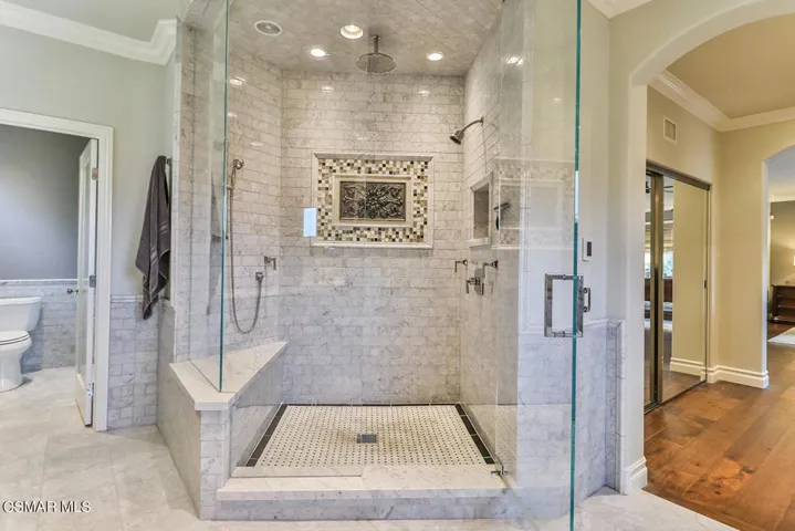 oMain Bedroom Suite12