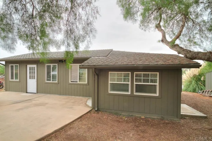 588 Estrelita Drive, Vista, California 92084