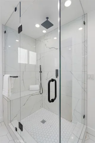 Oversized Shower w/ Framless doors