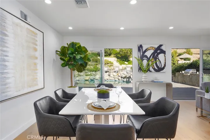 Inviting Al Fresco Dining area 5ft from Pool