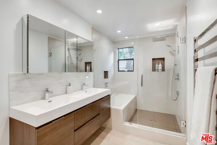 15517 Briarwood Drive, Sherman Oaks, California 91403