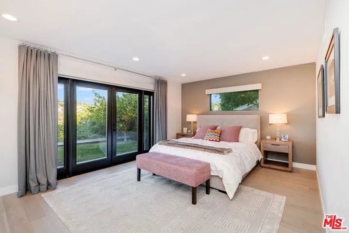 15517 Briarwood Drive, Sherman Oaks, California 91403