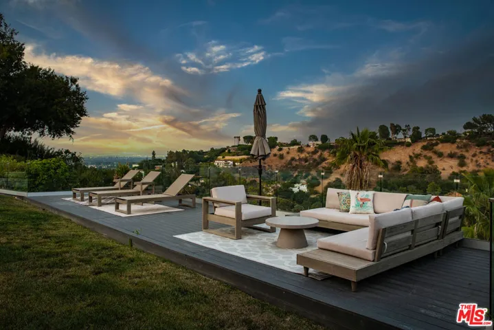 15517 Briarwood Drive, Sherman Oaks, California 91403