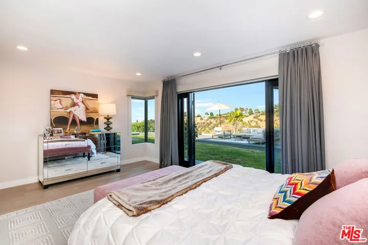 15517 Briarwood Drive, Sherman Oaks, California 91403