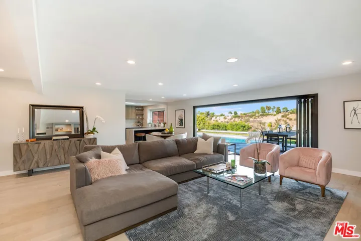 15517 Briarwood Drive, Sherman Oaks, California 91403