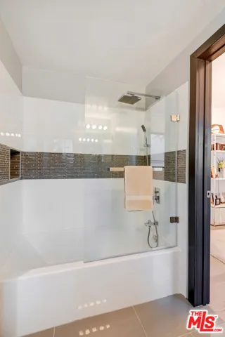 15517 Briarwood Drive, Sherman Oaks, California 91403