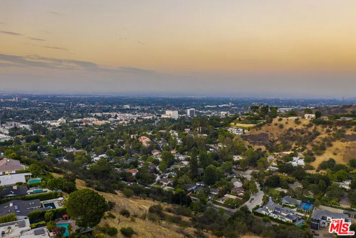 15517 Briarwood Drive, Sherman Oaks, California 91403