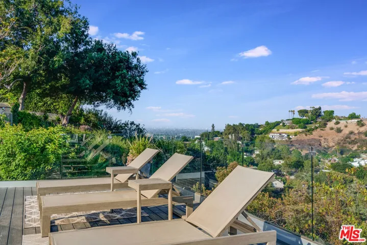 15517 Briarwood Drive, Sherman Oaks, California 91403