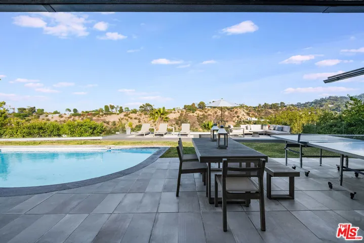 15517 Briarwood Drive, Sherman Oaks, California 91403