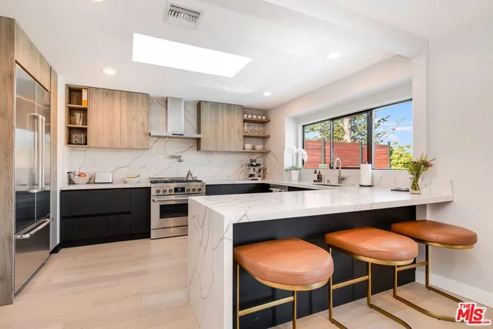 15517 Briarwood Drive, Sherman Oaks, California 91403