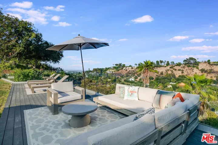15517 Briarwood Drive, Sherman Oaks, California 91403