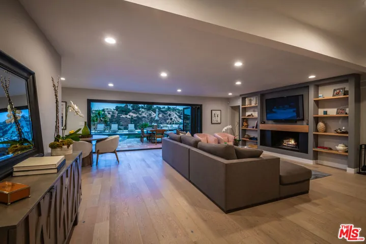 15517 Briarwood Drive, Sherman Oaks, California 91403