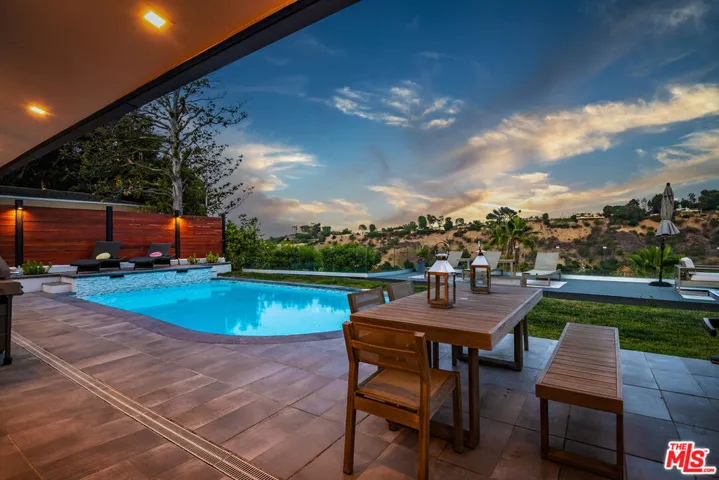 15517 Briarwood Drive, Sherman Oaks, California 91403