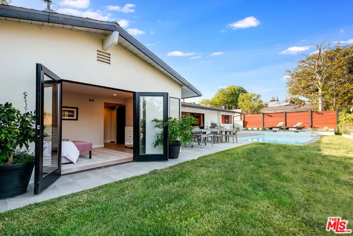 15517 Briarwood Drive, Sherman Oaks, California 91403