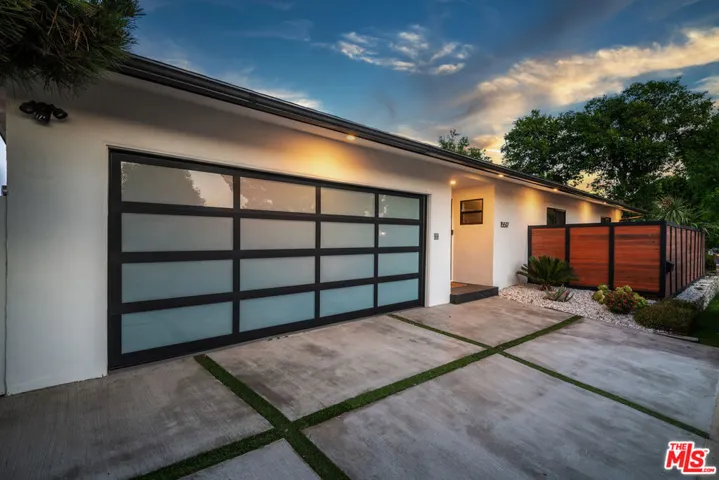 15517 Briarwood Drive, Sherman Oaks, California 91403