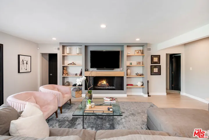 15517 Briarwood Drive, Sherman Oaks, California 91403