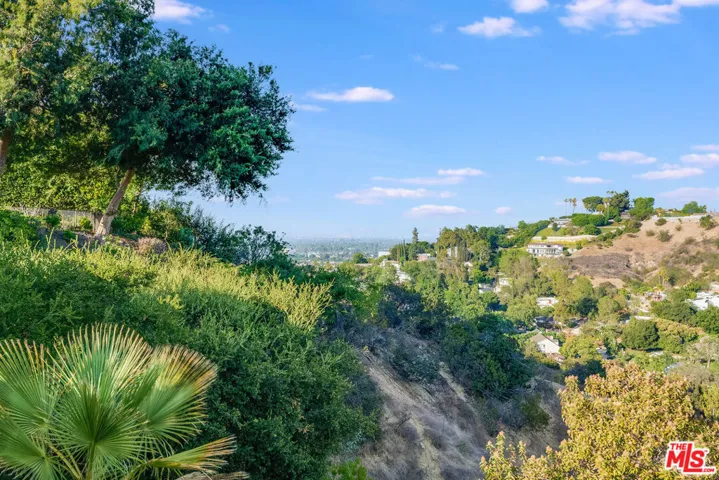 15517 Briarwood Drive, Sherman Oaks, California 91403