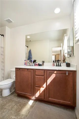 684 Julian Avenue, San Jacinto, California 92582