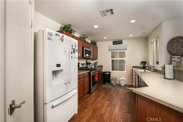 684 Julian Avenue, San Jacinto, California 92582