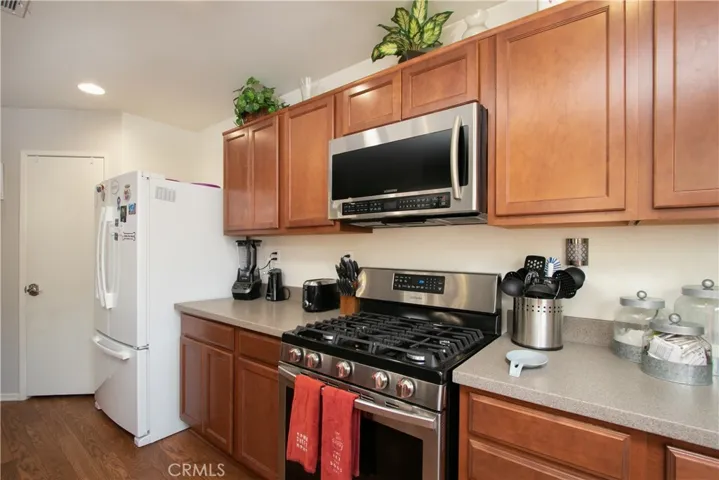 684 Julian Avenue, San Jacinto, California 92582