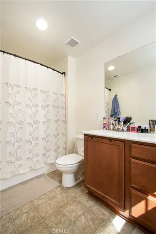 684 Julian Avenue, San Jacinto, California 92582