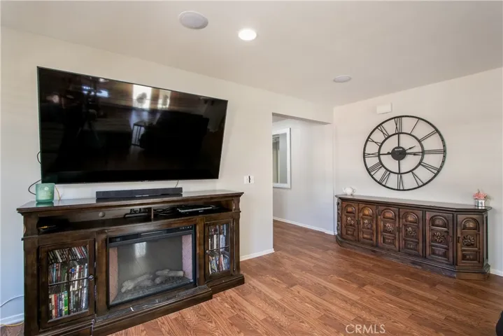 684 Julian Avenue, San Jacinto, California 92582
