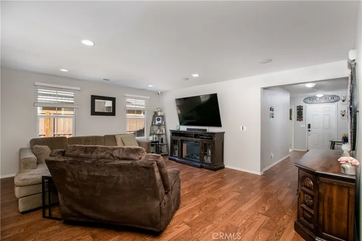 684 Julian Avenue, San Jacinto, California 92582