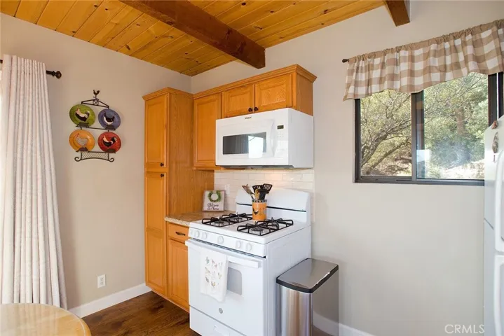 1921 Pioneer Way, Pine Mountain Club, California 93222