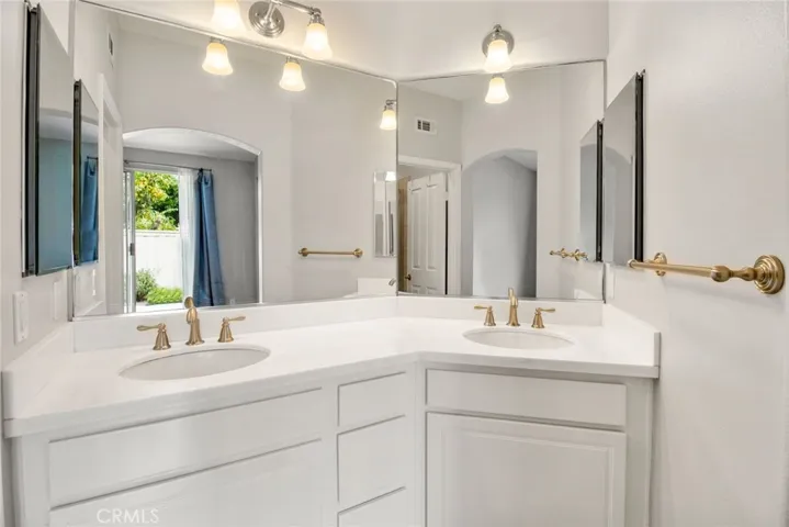 16 La Ronda, Irvine, California 92606