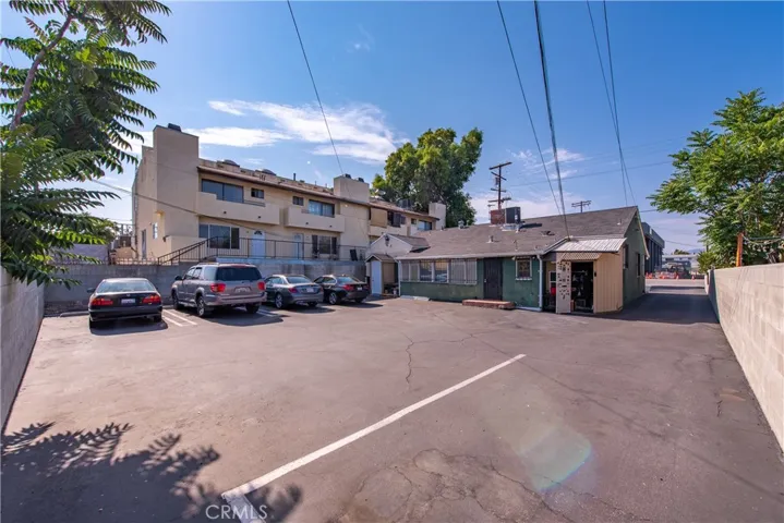 11630 Victory, North Hollywood, California 91606