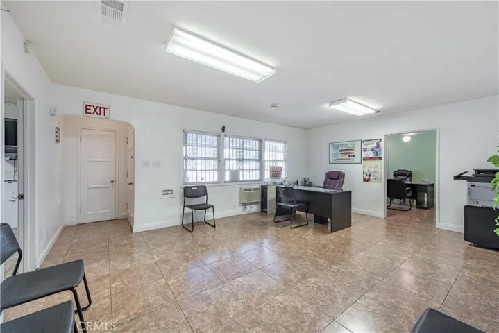 11630 Victory, North Hollywood, California 91606