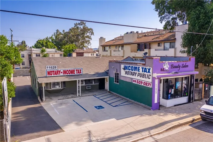 11630 Victory, North Hollywood, California 91606