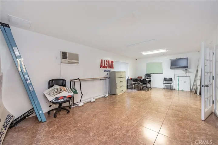11630 Victory, North Hollywood, California 91606