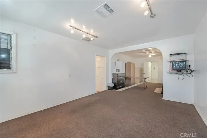 11630 Victory, North Hollywood, California 91606