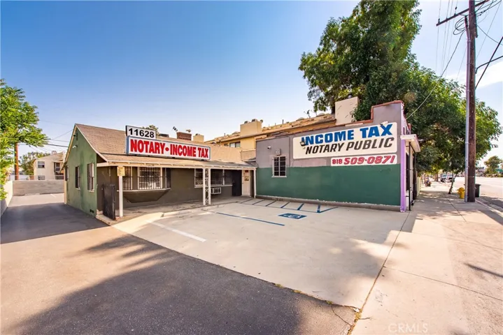 11630 Victory, North Hollywood, California 91606
