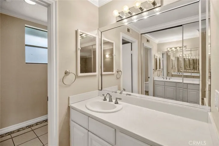 33 Fairside 22, Irvine, California 92614
