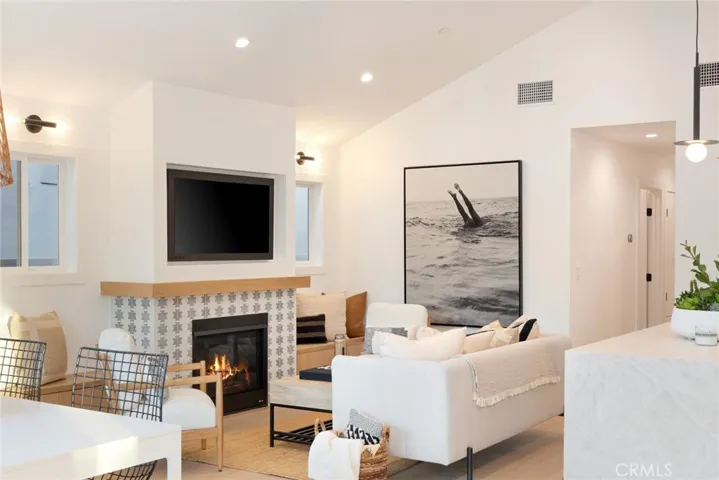 122 E Bay Avenue, Newport Beach, California 92661